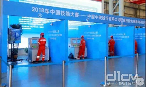 2018中国技能大赛中，参赛选手在盾构机3D模拟试验台上进行仿真操作