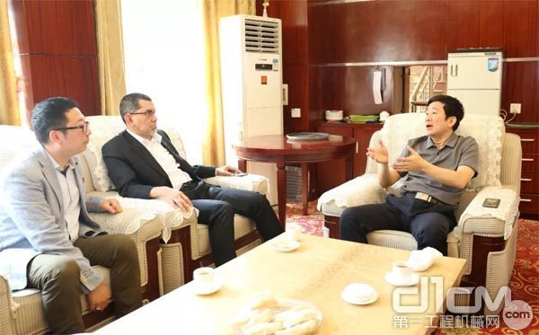 玉柴集团公司董事长晏平与马石油集团下游总裁Datuk Sri(拿督斯理)会晤