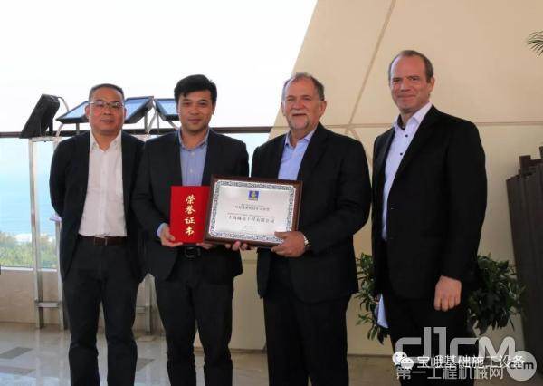 �Ϻ������������޹�˾��á�˫��ϳ�ۻ����Ӧ�ý�����