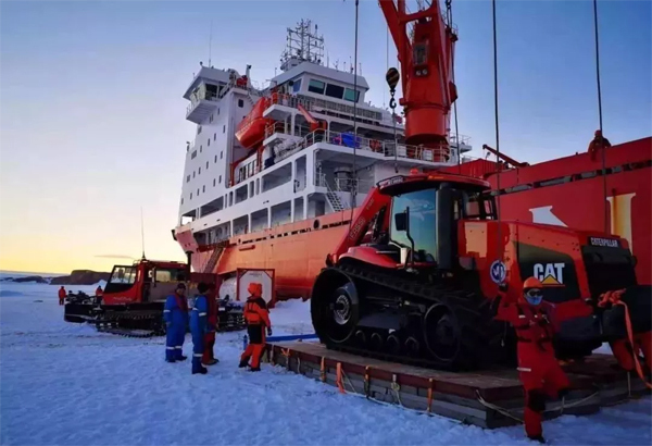 卡特彼勒专门为南极考察制造的南极重型雪地车