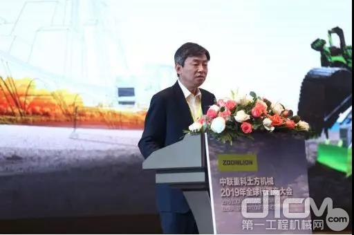 中联重科副总裁、营销总公司总经理郭学红先生发表致辞