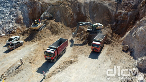 约翰迪尔E360LC开掘机助力云南宾川矿山生态复原名目