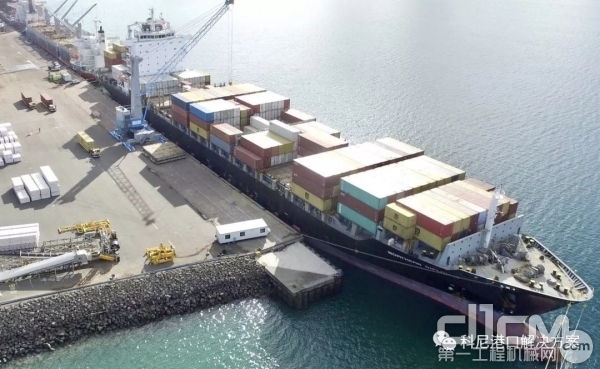 科尼移动式港口起重机施工现场