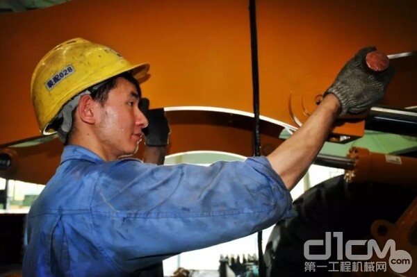 默默无闻的徐工“英雄”