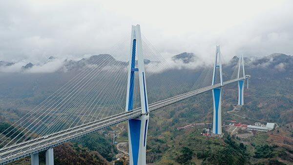 世界最高混凝土高塔桥贵州平塘特大桥建成通车