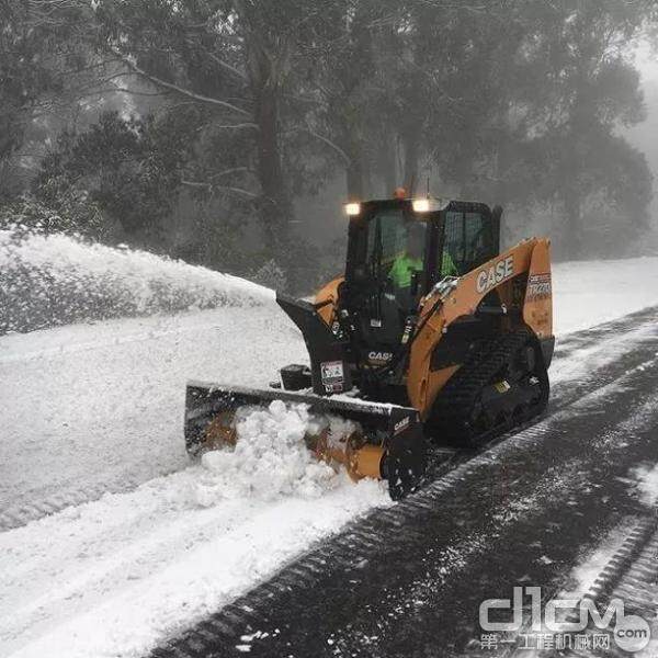 凯斯滑移清雪