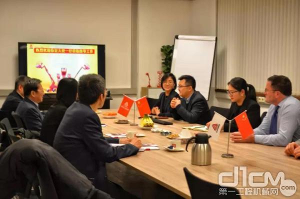 中国驻荷兰徐宏大使一行新年走访临工重机欧洲有限公司
