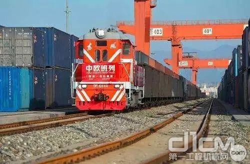 义乌-中欧铁路恢复通行 杭叉45吨正面吊坚守服务 有序作业！