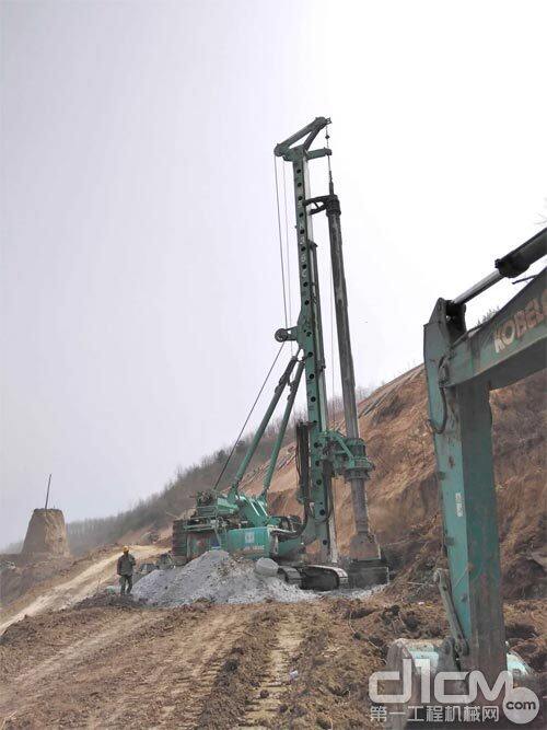 金泰SH36C旋挖钻在陕西省延安市宜川县延黄高速公路延长线(延安-黄龙县)