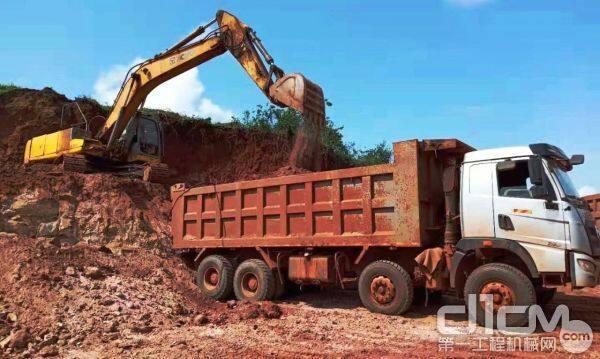 徐工挖机“钢铁战队”非洲大地显神威