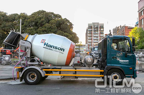 汉森水泥在其运营中新增了20辆配备了艾里逊自动变速箱的日野500系列混凝土搅拌车车队，其主要原因是全自动卡车所具有的安全性和可操控性。