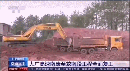 山东临工挖掘机在大广高速公路南康至龙南段扩容工程项目中作业场景