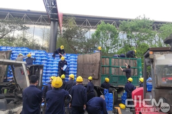 安德集团向三一捐赠的饮用水