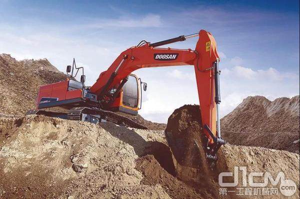 Doosan Infracore在中国销售的22吨级中型挖掘机 DX220LC-9C