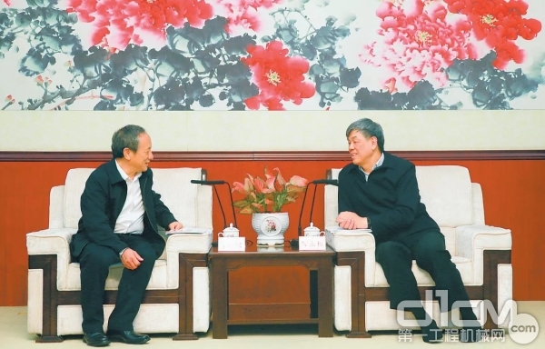 5月9日，王民在国铁集团拜访中国国家铁路集团有限公司董事长、党组书记陆东福。刘之光 摄