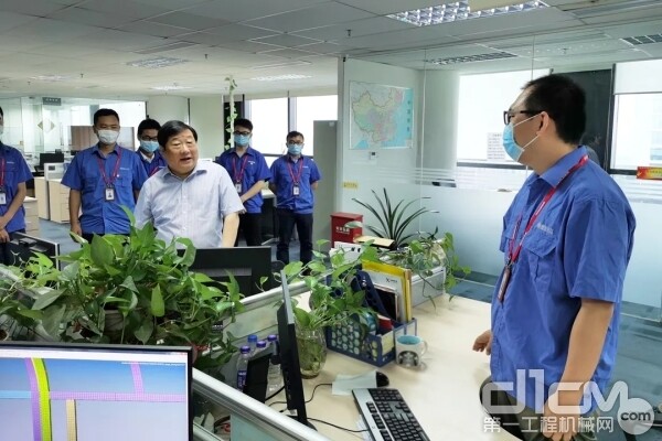 ̷������п��������������ĵ��з���Ա