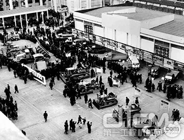 小松集团1956年进入中国市场