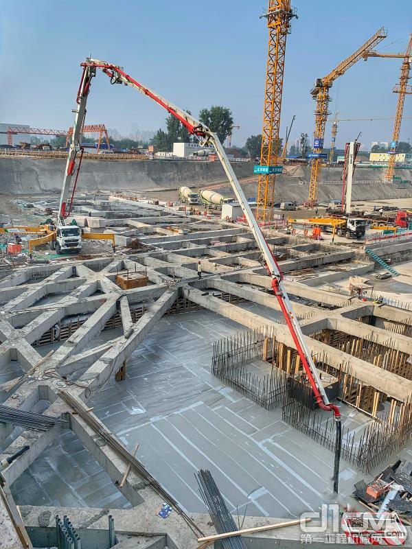 北京地铁16号线丰台站主体结构封顶