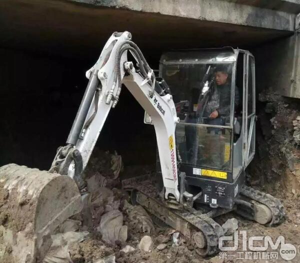 山猫E20挖掘机