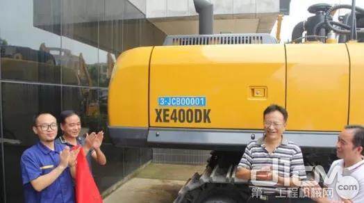 湘潭市生态环境局在湖南久维通机械有限公司举行非道路移动机械挂牌仪式