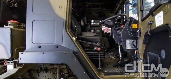 MAN HX77重型战术卡车驾驶室拍图