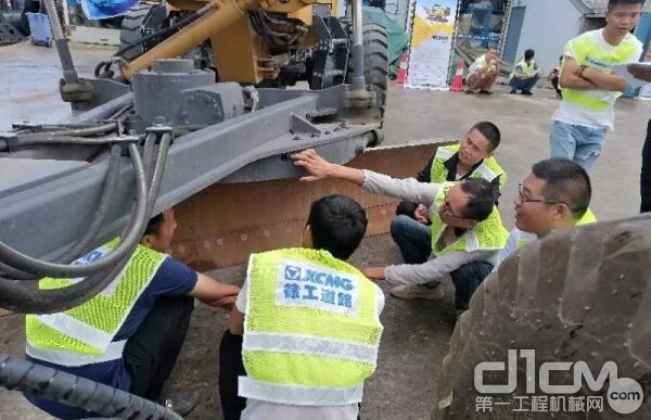 赛前看车，熟悉熟悉操作要点