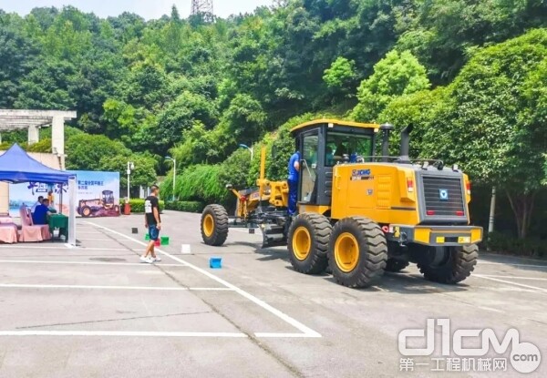 绿荫丛中，湘赣站的选手展现自我风采