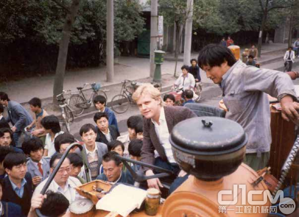 1982年是第一个起点，第一台维特根铣刨机在中国销售