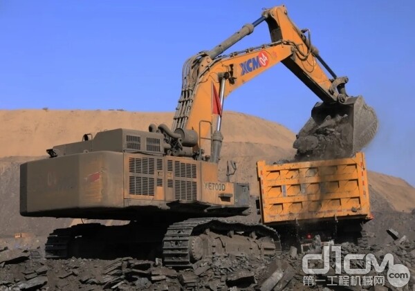 在高强度作业的情况下，徐工矿用挖掘机与矿用自卸车配套使用实现效益的最大化。