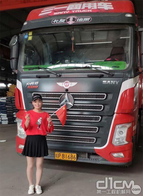 来自安徽宣城的美女卡车司机傅华，是三一重卡英雄版的第一批用户 