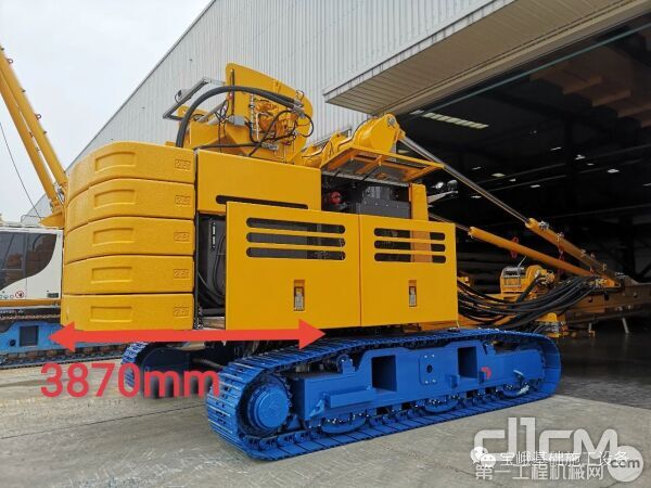 图为一台在宝峨（天津）机械工程有限公司即将出厂的BG 28钻机，设备带有抽拉式服务平台，机身后部回转半径仅为3.87米。