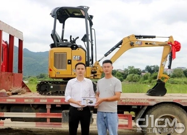 CAT 301.7CR微挖交机仪式