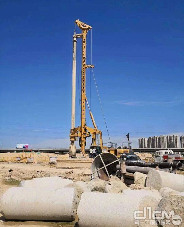 徐工XR400E旋挖钻机在泉州湾施工 