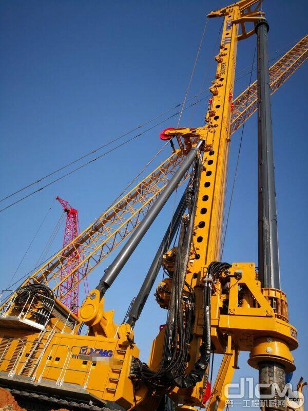 徐工XR800E旋挖钻机在深圳大亚湾施工 