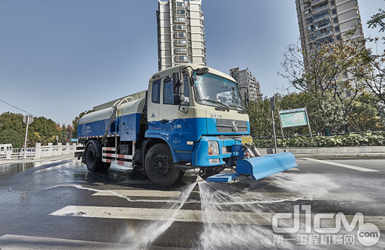 上海静环环卫分公司作业二部配有艾里逊3000系列全自动变速箱的高压清洗车