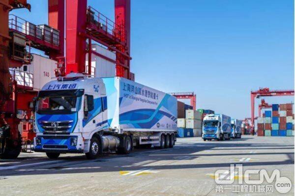2020年7月上汽红岩“5G+L4”智能重卡在上海洋山港实现准商业化运营 