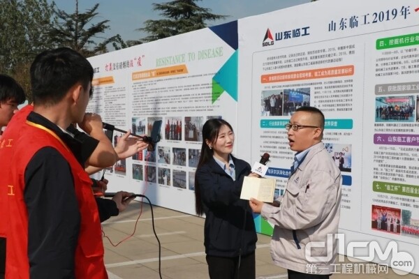 临工老物件展示——零部件事业部田振展示公司94年发布的《质量责任制实施细则》