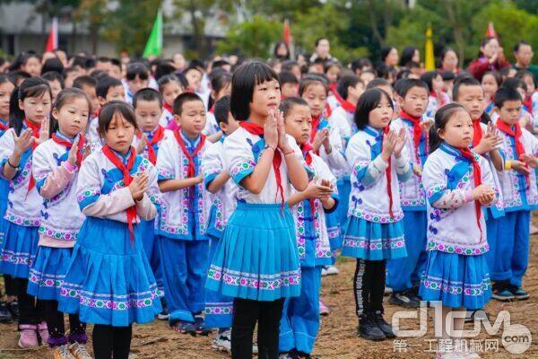 这栋教学楼的落成将能为里耶镇提供将近700个学习席位