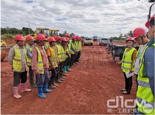 柬埔寨金港高速路面3标第一次工地例会召开