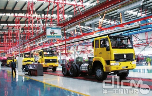 中国重汽新型车辆生产线