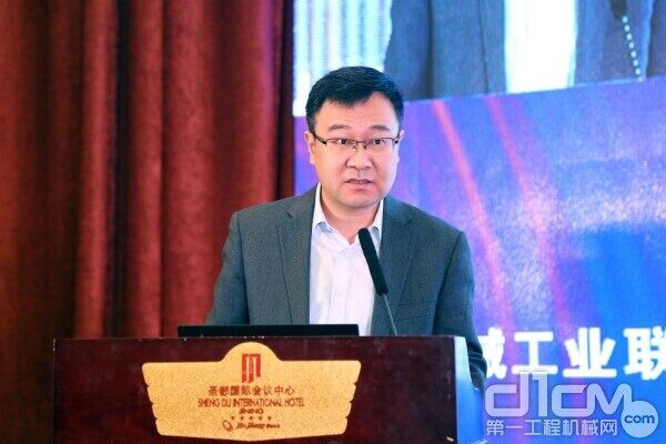 中国机械工业联合会裴二阳处长就“机械行业发展与合格评定”作主旨报告