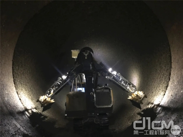 徐工TCR7500隧道清理机器人