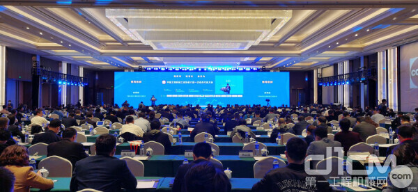 中国工程机械工业协会六届一次会员代表大会召开