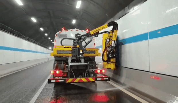 徐工墙面清洗车可实现桥隧立体保洁