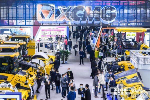 徐工5系列成套道路机械在上海宝马展荣耀发布！