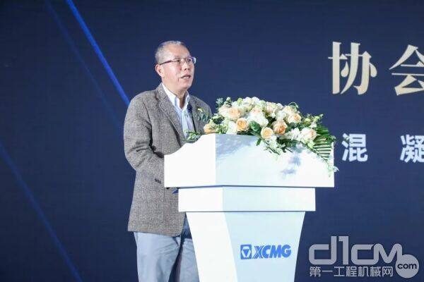 上海混凝土行业协会秘书长钟伟荣先生致辞