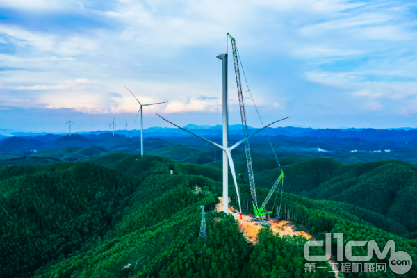 中联重科ZCC9800W履带起重机助力全球风电和新能源建设项目