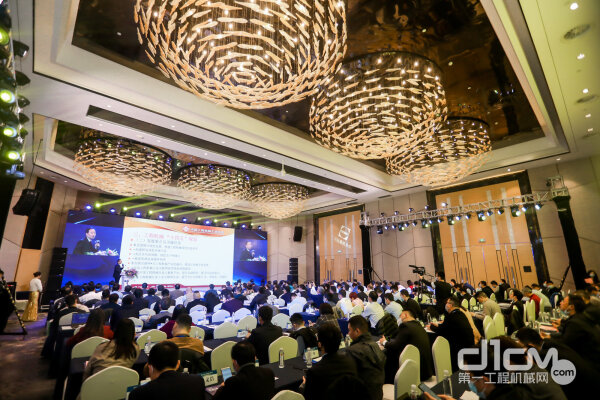 2020年中国工程机械工业协会工程起重机分会年会现场