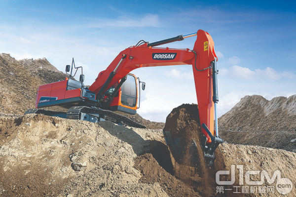 Doosan Infracore在中国销售的22吨级中型挖掘机DX220LC-9C
