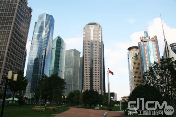 ▲2001年3月，小松(中国)投资有限公司于上海设立